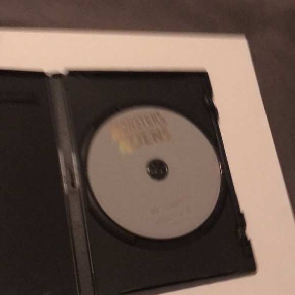 Two DVDs: Bob's Big Break 3D+2D Versions + Monsters vs Alien - Picture 6 of 10